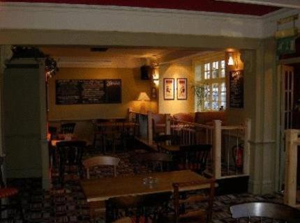 The Cranley Hotel Cranleigh Bagian luar foto