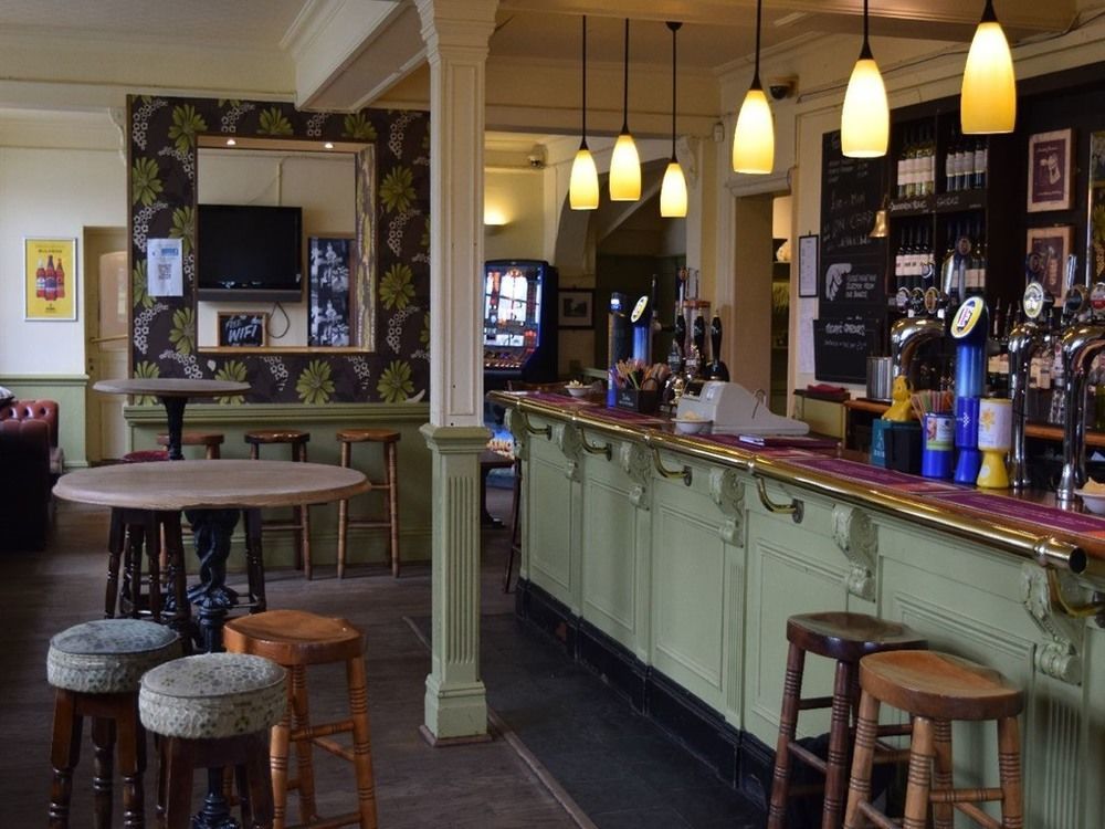 The Cranley Hotel Cranleigh Bagian luar foto