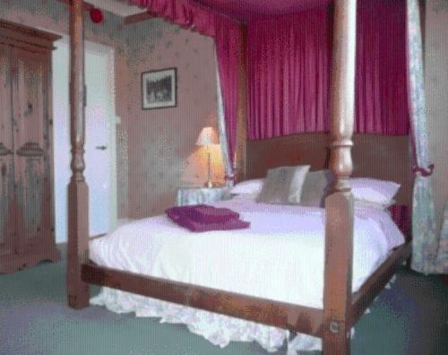 The Cranley Hotel Cranleigh Bagian luar foto
